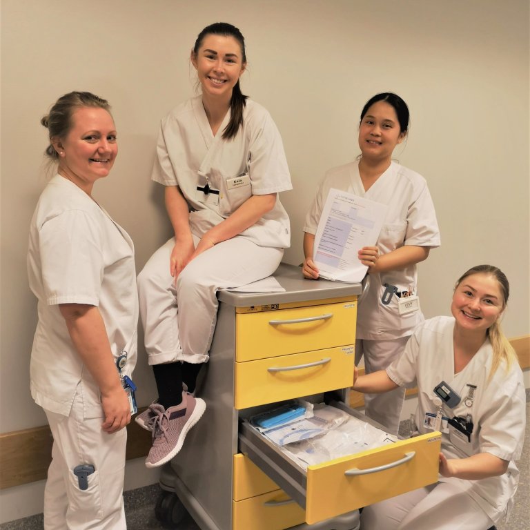 Sykepleiere ved sepsistralle på Bærum sykehus.jpg